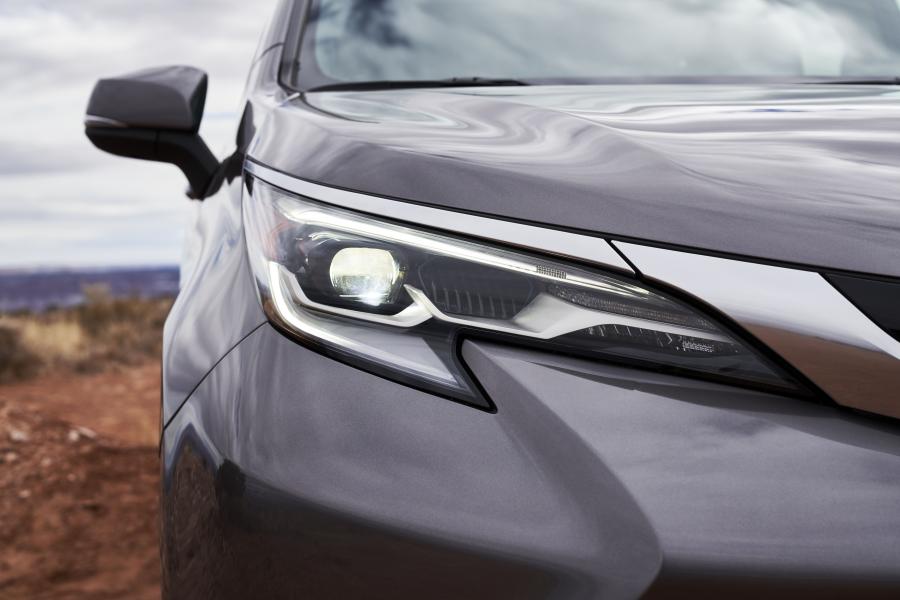 Детали экстерьера Toyota Sienna Platinum 2020 года  (фото 14 из 17)